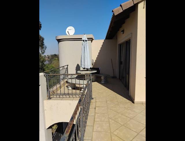 3 BEDROOM TOWNHOUSE FOR SALE IN PRIMROSE